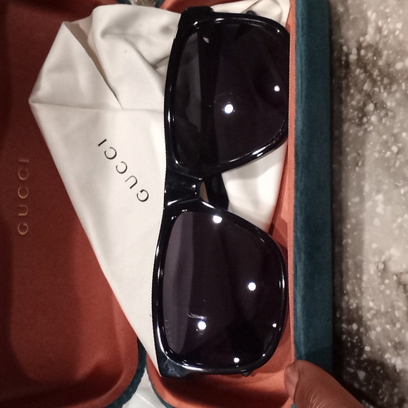 GUCCI SHADES - Picture 1 of 4
